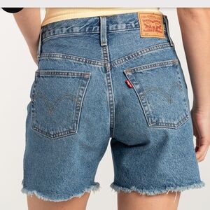 Levi’s mid thigh shorts 29 NWOT